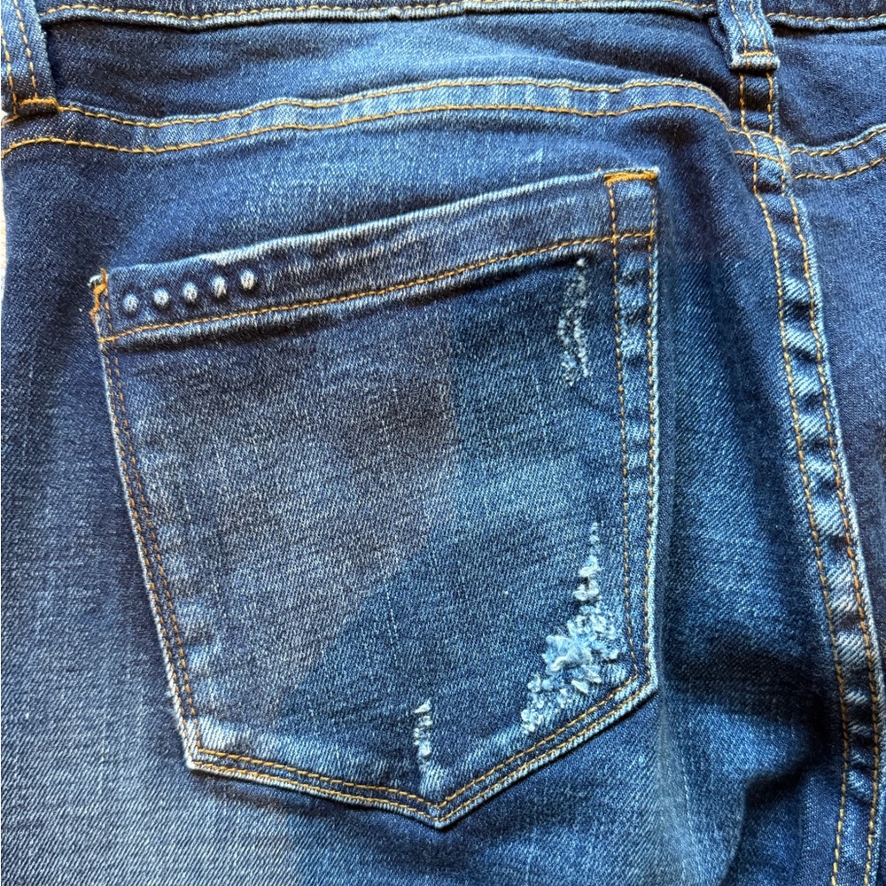 [BLANKNYC] High-Rise Distressed Flare Jeans - Dark Wash - Size 28 - Picture 4 of 7